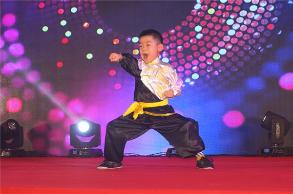 領(lǐng)先生物召開2018年度表彰獎勵大會暨2019年度工作規(guī)劃大會 領(lǐng)先生物召開2018年度表彰獎勵大會暨2019年度工作規(guī)劃大會