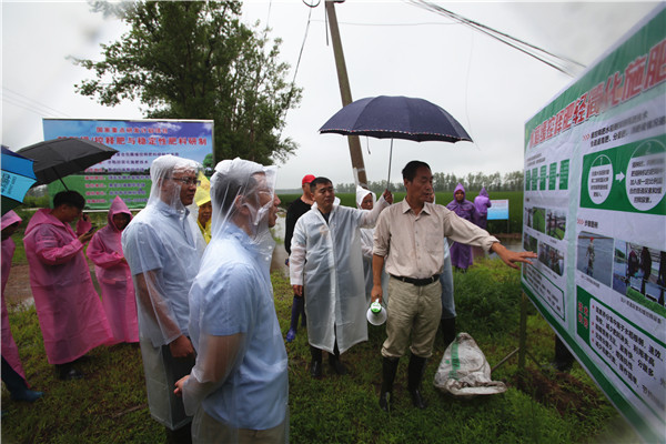 國家重點(diǎn)研發(fā)計劃“納米復(fù)合包膜緩控釋肥料研制與應(yīng)用”課題2019年度研討會及水稻輕簡化施肥技術(shù)現(xiàn)場觀摩與交流會在佳木斯成功召開 國家重點(diǎn)研發(fā)計劃“納米復(fù)合包膜緩控釋肥料研制與應(yīng)用”課題2019年度研討會及水稻輕簡化施肥技術(shù)現(xiàn)場觀摩與交流會在佳木斯成功召開